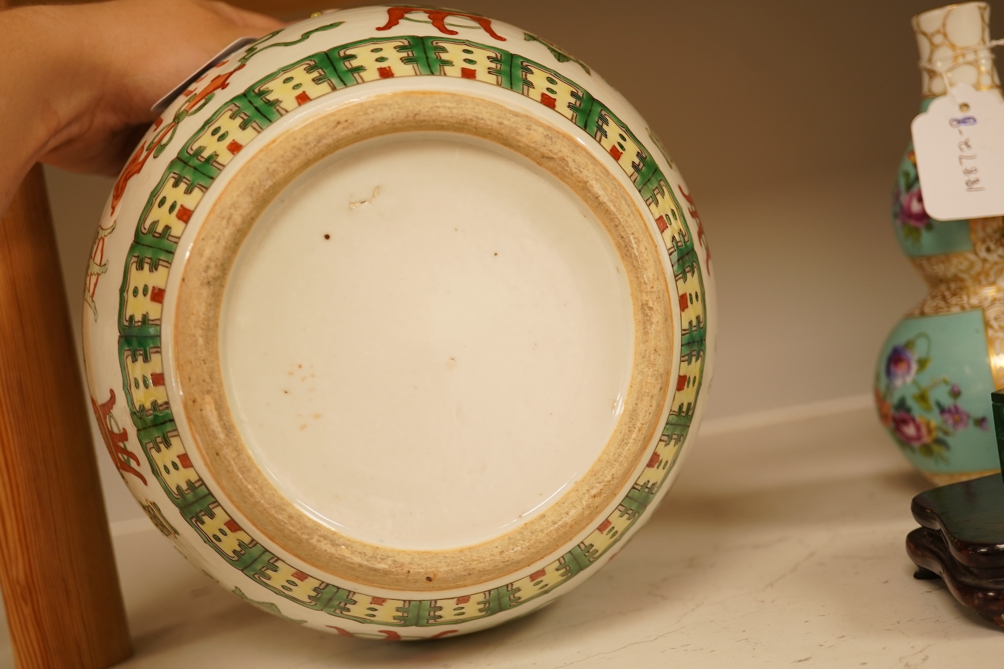 A Chinese Hundred Antiques famille verte small jardiniere, 19th century, 17cm high, 21cm diameter.